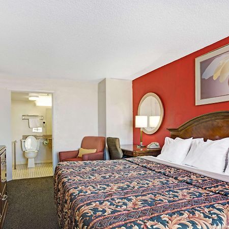 Days Inn By Wyndham Norfolk Military Circle Extérieur photo