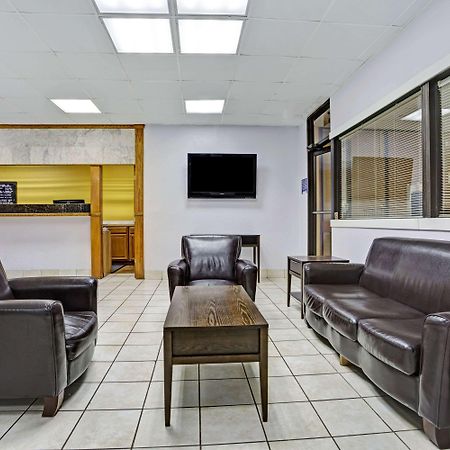 Days Inn By Wyndham Norfolk Military Circle Extérieur photo