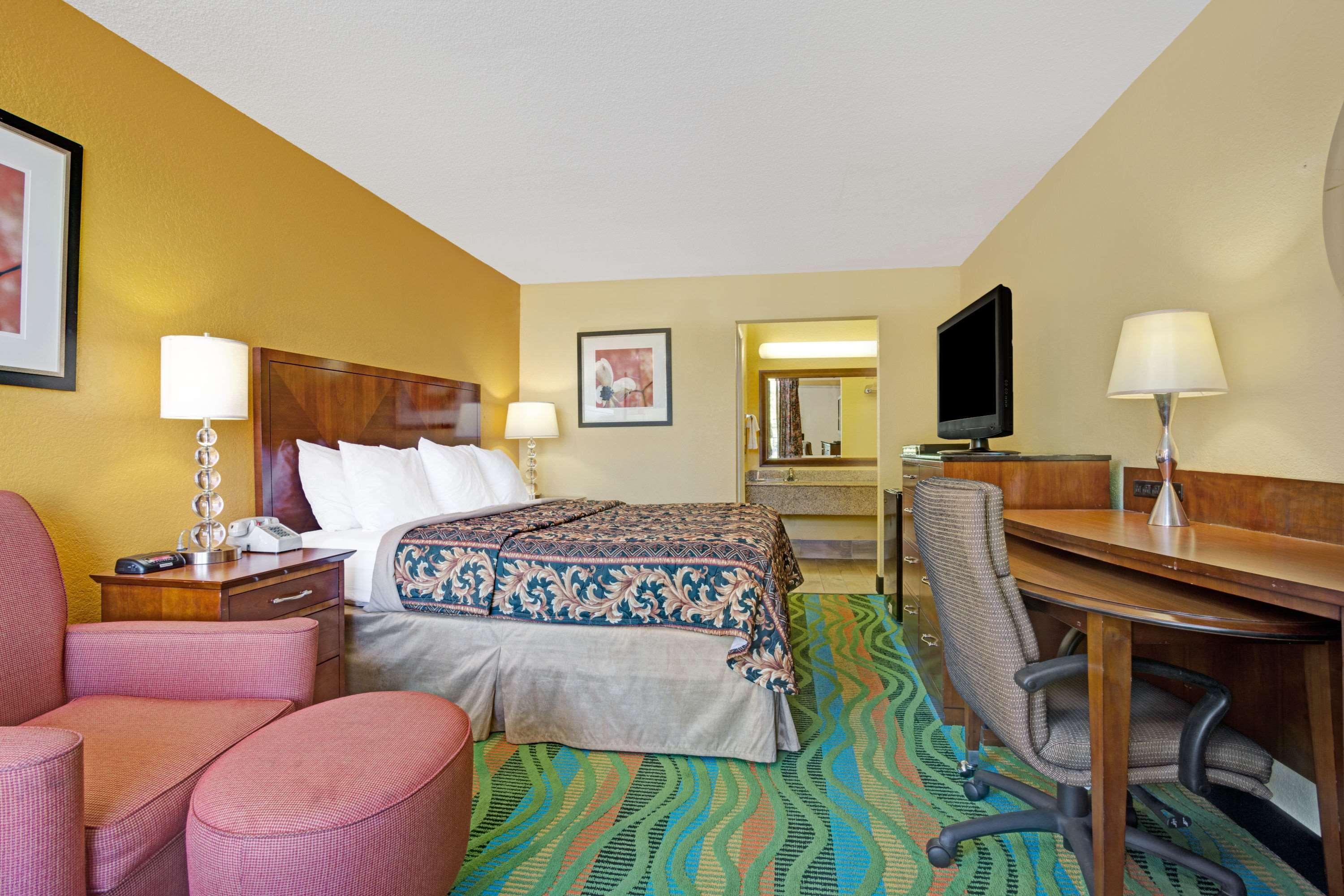 Days Inn By Wyndham Norfolk Military Circle Extérieur photo
