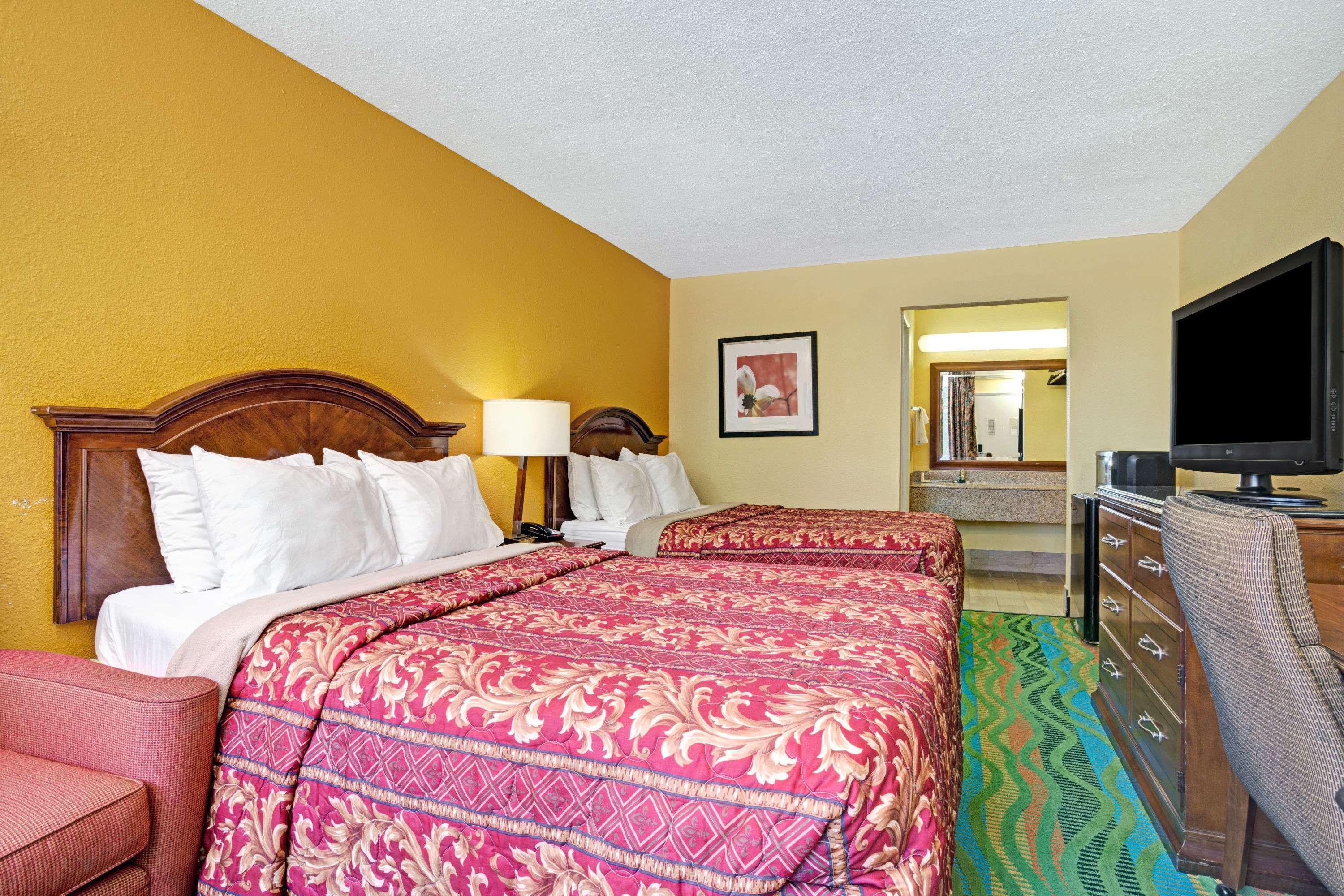 Days Inn By Wyndham Norfolk Military Circle Extérieur photo