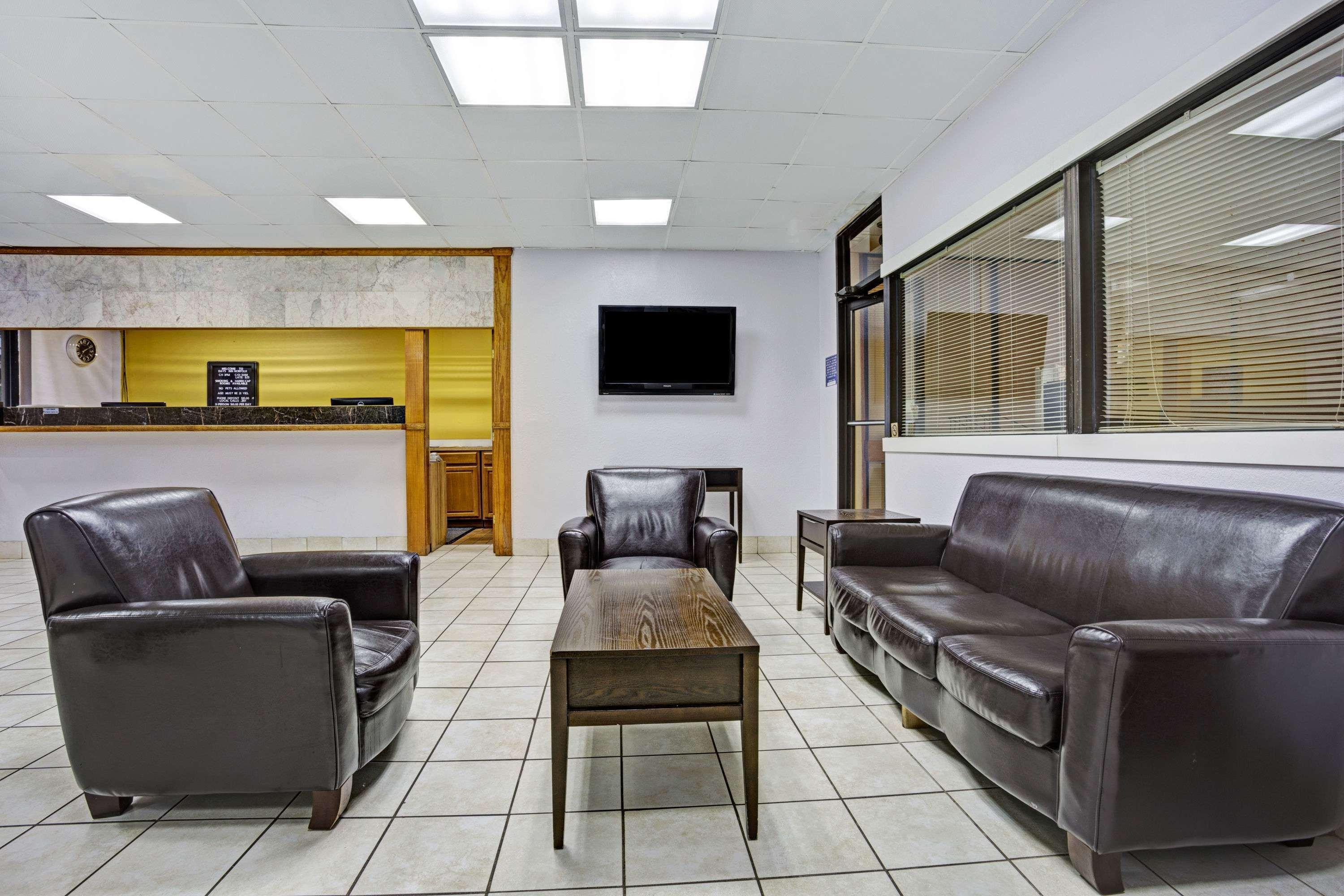 Days Inn By Wyndham Norfolk Military Circle Extérieur photo