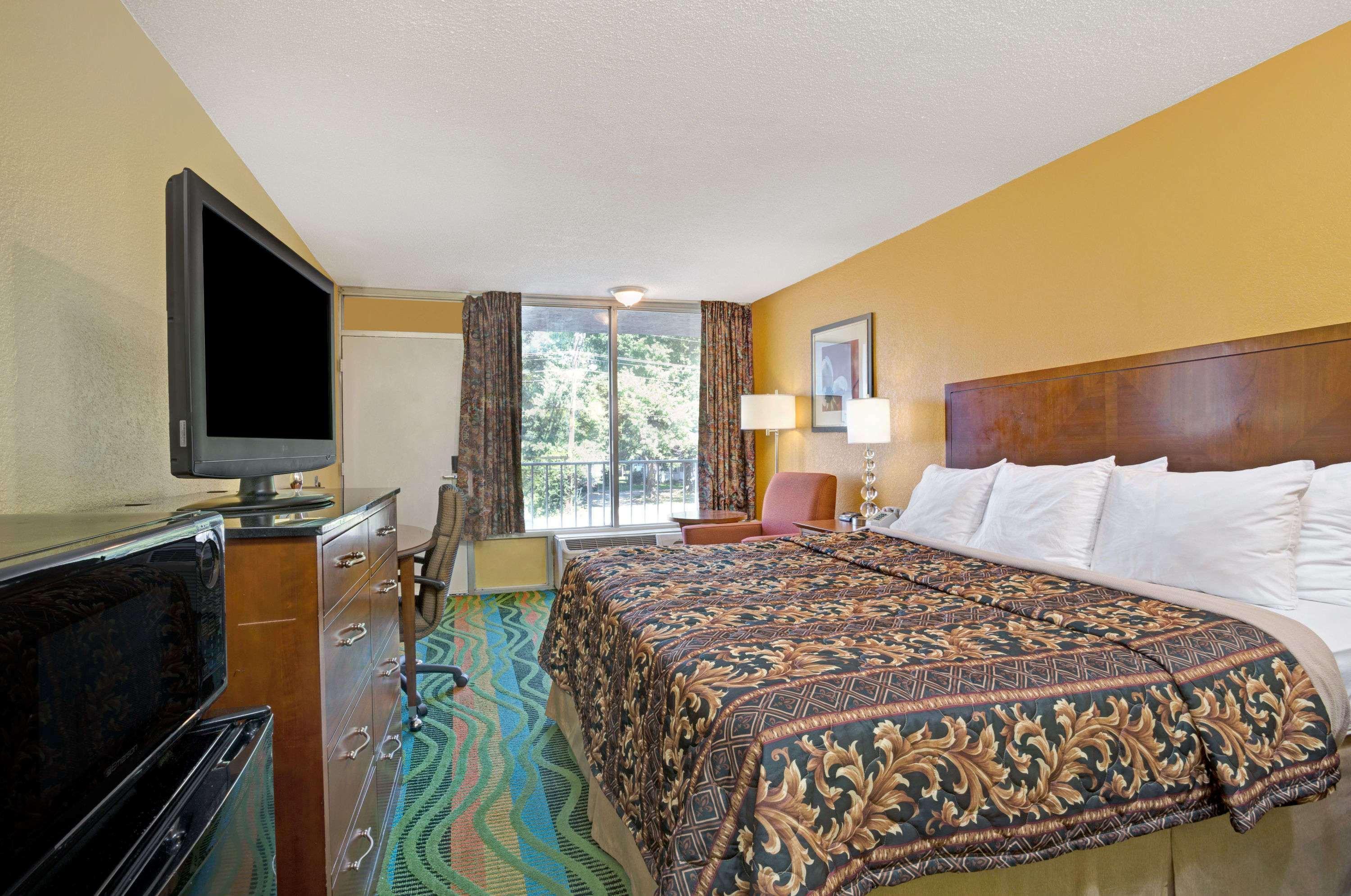 Days Inn By Wyndham Norfolk Military Circle Extérieur photo