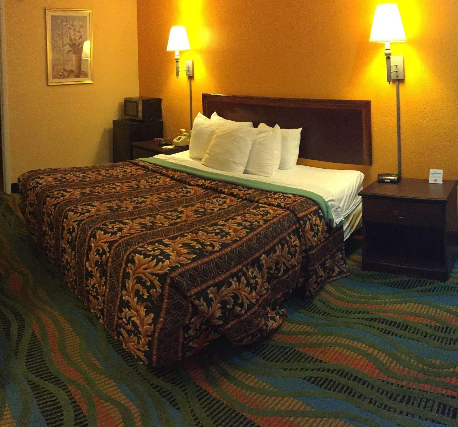 Days Inn By Wyndham Norfolk Military Circle Extérieur photo