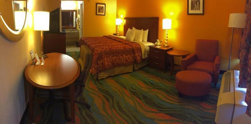 Days Inn By Wyndham Norfolk Military Circle Extérieur photo